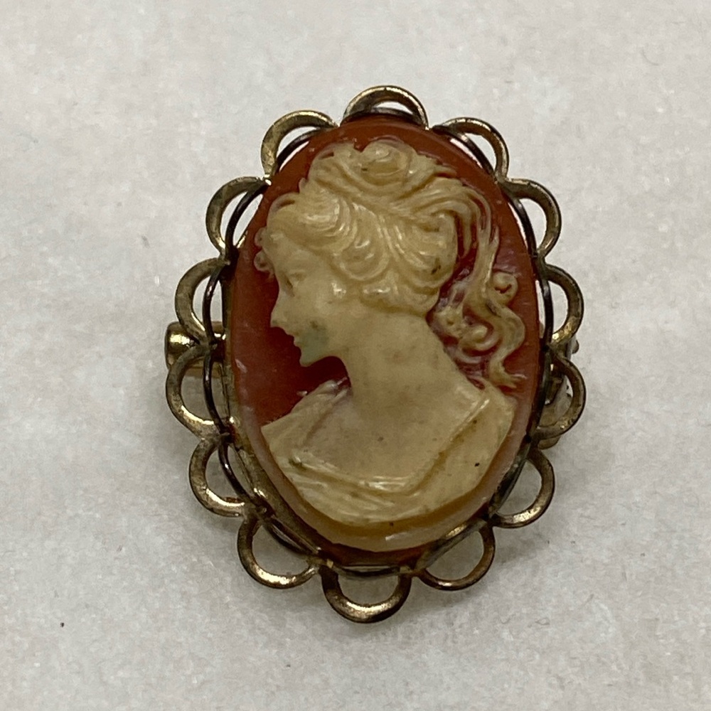 Vintage Mini Cameo Brooch